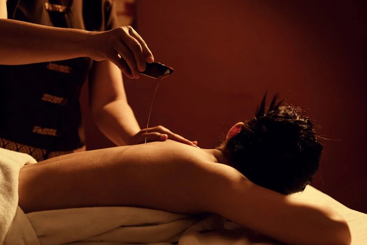 Oil Massage | تدليك بالزيت